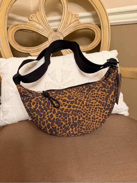 Universal Thread Handbags - Universal Thread Leopard Crescent Crossbody Bag” NWT